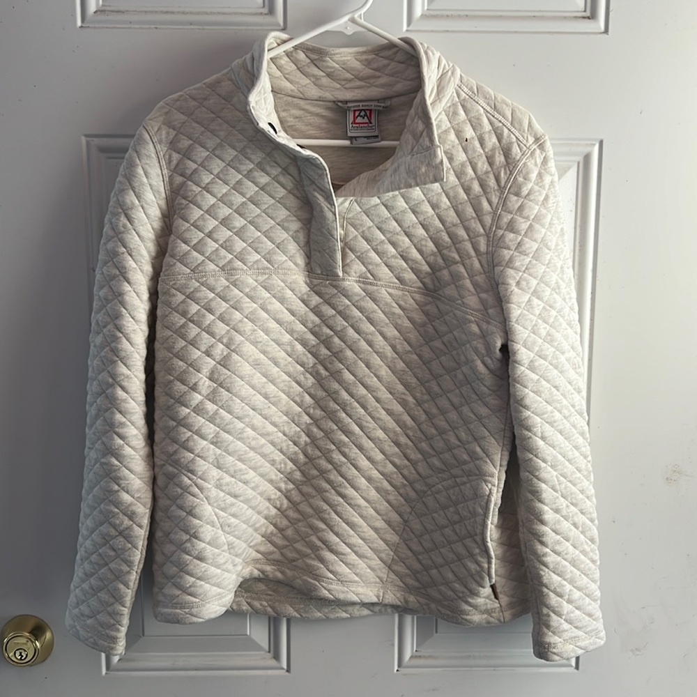 Ladies quilted pullover.  Size l